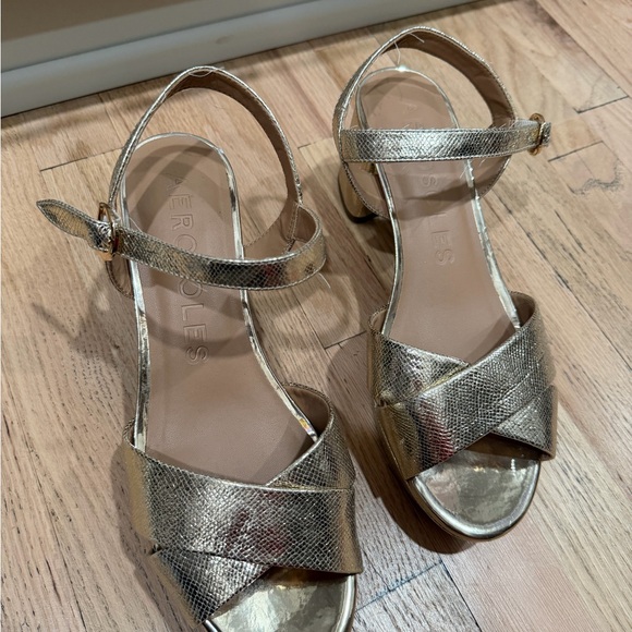 Aerosoles Gold Women's Sandals - Picture 1 of 7